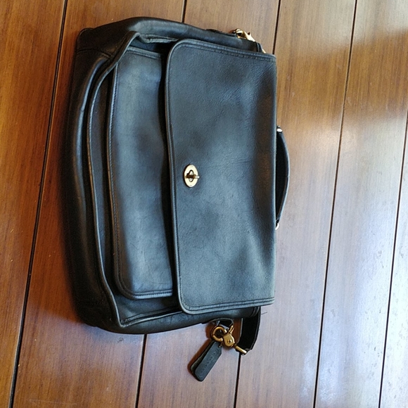 Coach Handbags - Coach leather messenger bag.